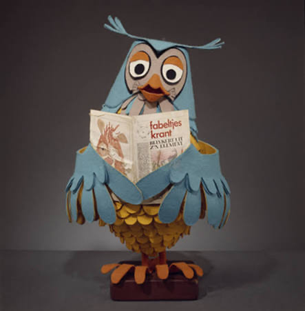 De originele pop van Meneer de Uil met de fabeltjeskrant